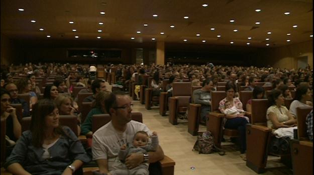 Gonzàlez defensa l'educació amb afecte davant una sala plena