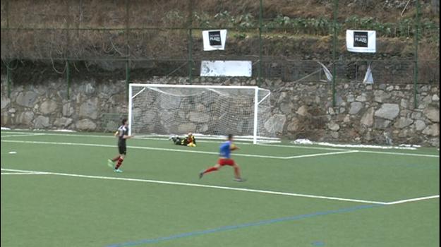 Empat del Futbol Club Andorra amb l'Almacelles