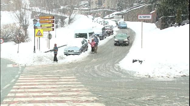 Accessos oberts i carreteres operatives després de la nevada