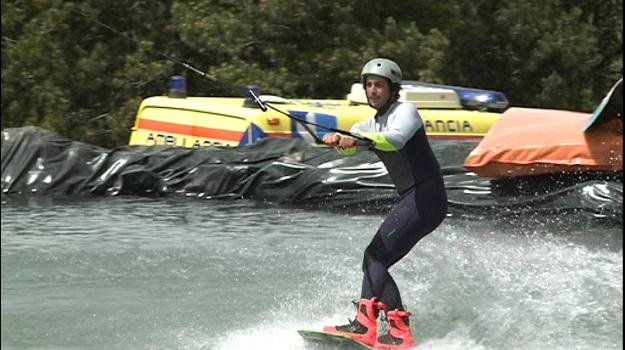 Espectacle sobre l'aigua a 2.000 metres d'alçada a les finals de "wakeboard"