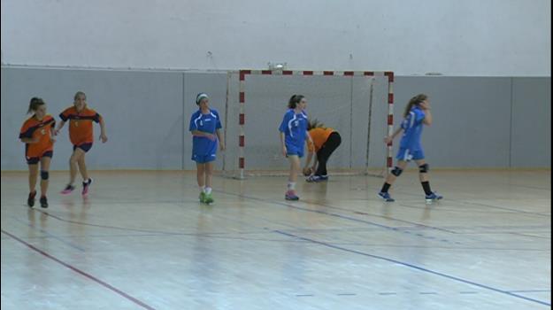 Handbol, vòlei i futbol, protagonistes de l'esport femení