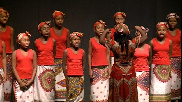 Cançons malgatxes, gospel americà i nadales espanyoles van sonar ahir a l'Auditori Claror