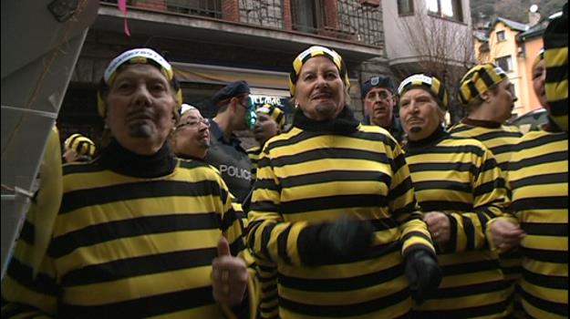 La gran rua de Carnestoltes omple els principals eixos comercials