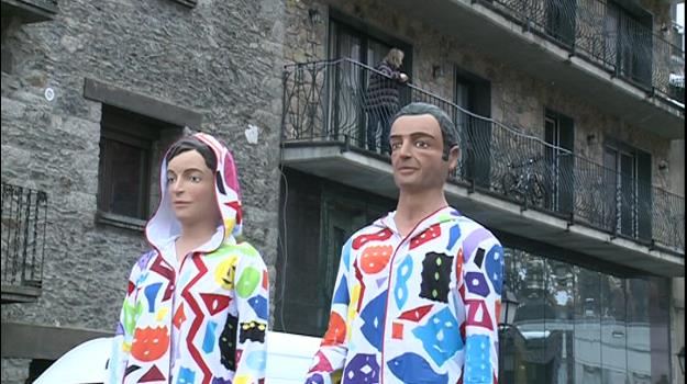 Una seixantena d'arlequins donen la benvinguda al Carnestoltes a Canillo