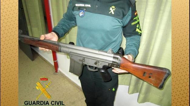 Detingut un home per tinença il·lícita d´armes