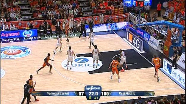 El Reial Madrid sobreviu al tercer partit contra el València Basket