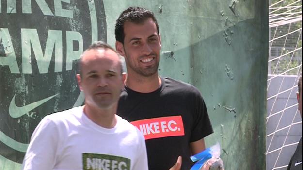 Els campions d'Europa Busquets i Iniesta, estrelles del Nike Camp Andbank