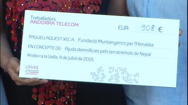 Els empleats d'Andorra Telecom donen 908€ a la Fundació Muntanyencs per l'Himàlaia