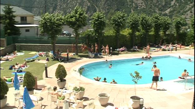 Més usuaris a les piscines per l'onada de calor