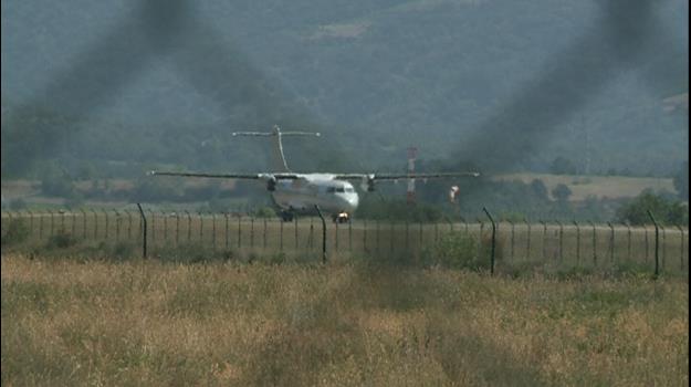 L'aeroport d'Andorra-la Seu estrena l'activitat comercial