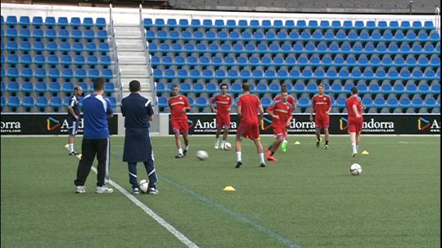 El seleccionador nacional prova nous talents durant la pretemporada