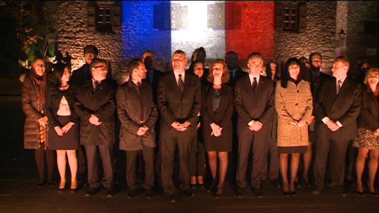 El Consell General s'il·lumina amb els colors de la bandera francesa