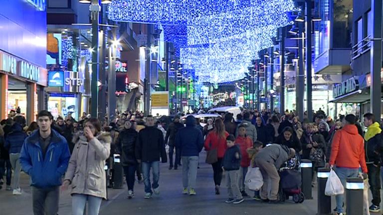 Els turistes valoren positivament el tancament al trànsit de l'avinguda Meritxell