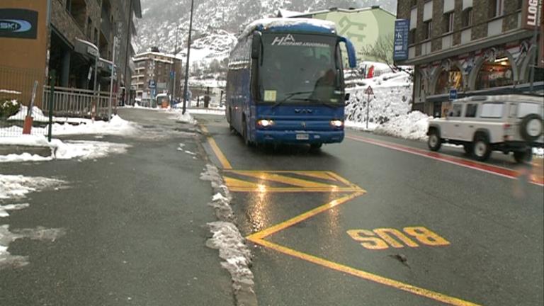 Encamp torna a adjudicar el servei de transport hivernal a la Hispano Andorrana