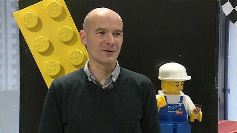 Jean-Luc Herbert s'inspira en un LEGO per mostrar la importància de la creativitat a través de les joguines