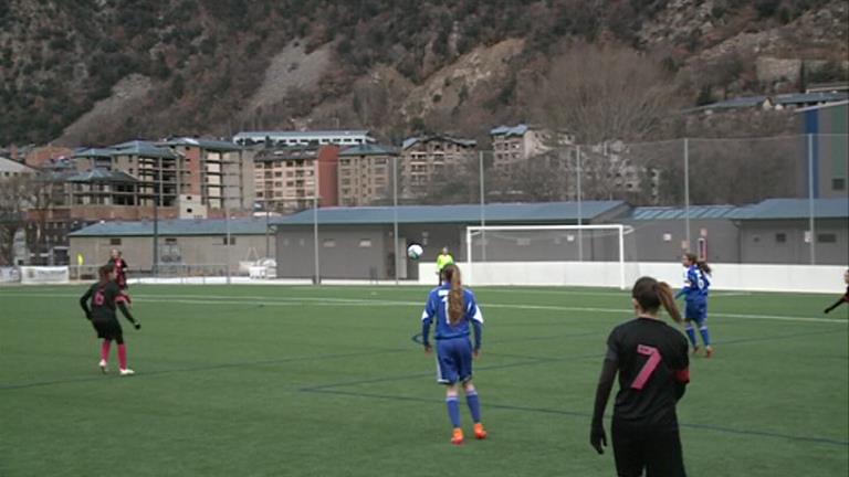 L'ENFAF cau davant l'escola Manu Lanzarote per 5 a 8