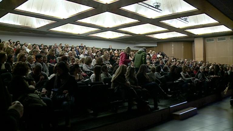 "Cinquanta ombres d'Andreu" convenç el públic d'Encamp i fa ple absolut