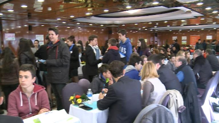 Els alumnes del Lycée s'informen sobre l'oferta laboral abans d'orientar el seu futur