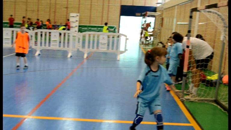 Fi de festa de la temporada d'handbol escolar amb prop de 120 jugadors