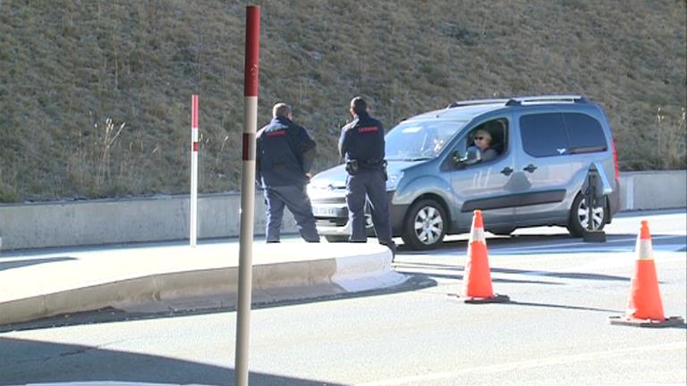 Les fronteres franceses es reforcen amb l'augment de controls policials