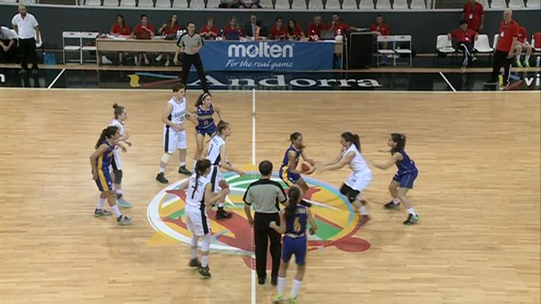 Un començament amb nervis llasta les andorranes en el primer partit de l'Europeu C sub-16 de bàsquet