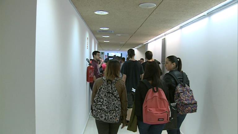 Estudiants d'Oxford tornaran a aprendre català i ensenyar anglès a l'Escola Andorrana