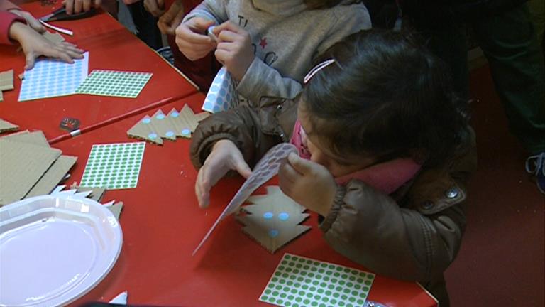 Taller per als més petits per aprendre a a crear un arbre de Nadal