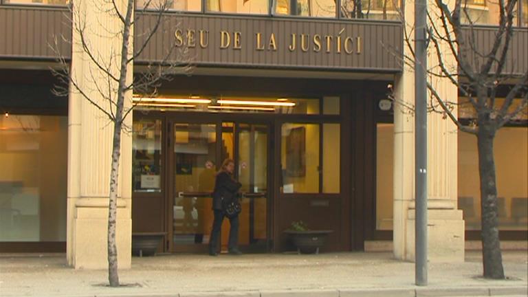 Demanen dos anys i mig de presó condicional per a un agent penitenciari per abús sexual