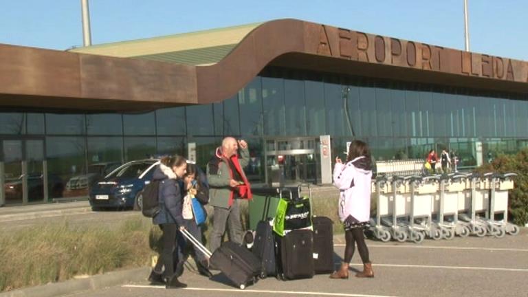 10.000 viatgers a l'aeroport de Lleida durant la temporada d'hivern, molts d'ells esquiadors