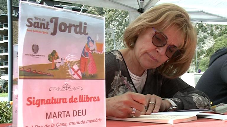 Els autors andorrans signen llibres a totes les parròquies