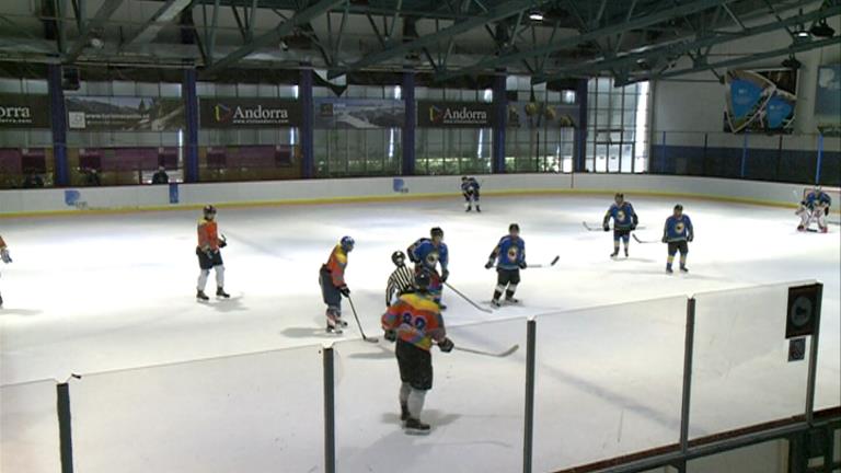 Una cinquantena de partits on l'onzè torneig internacional d'hoquel gel a Canillo