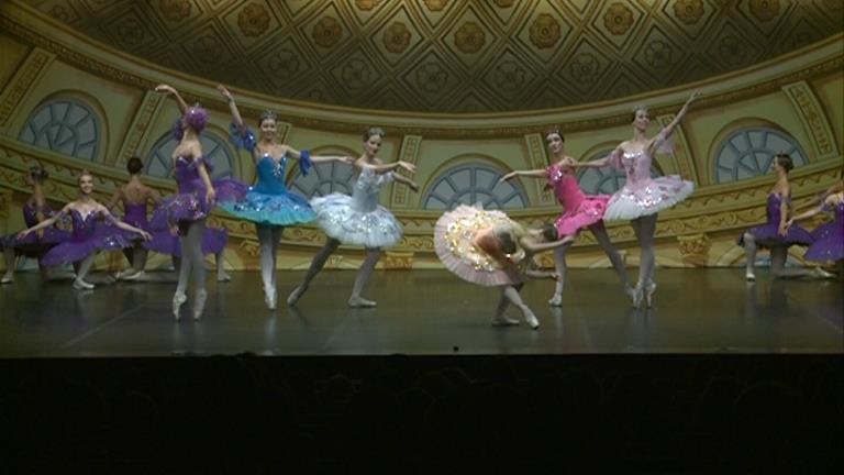 Dos centenars de persones gaudeixen de "La bella dorment" del Ballet de Moscou