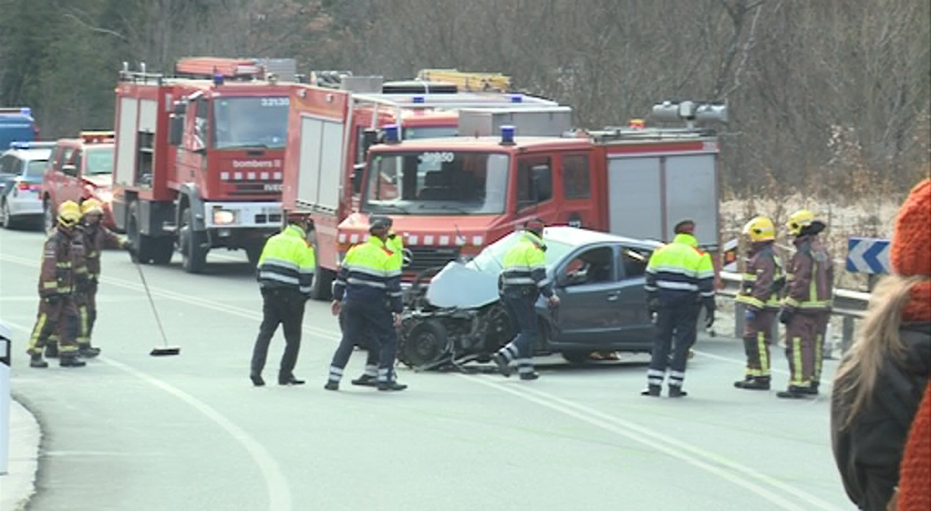 Investiguen un policia per difondre la fotografia de la menor víctima mortal en l'accident a l'N-145