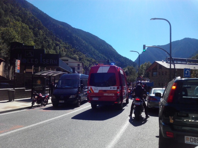 Un ferit en un accident a Santa Coloma