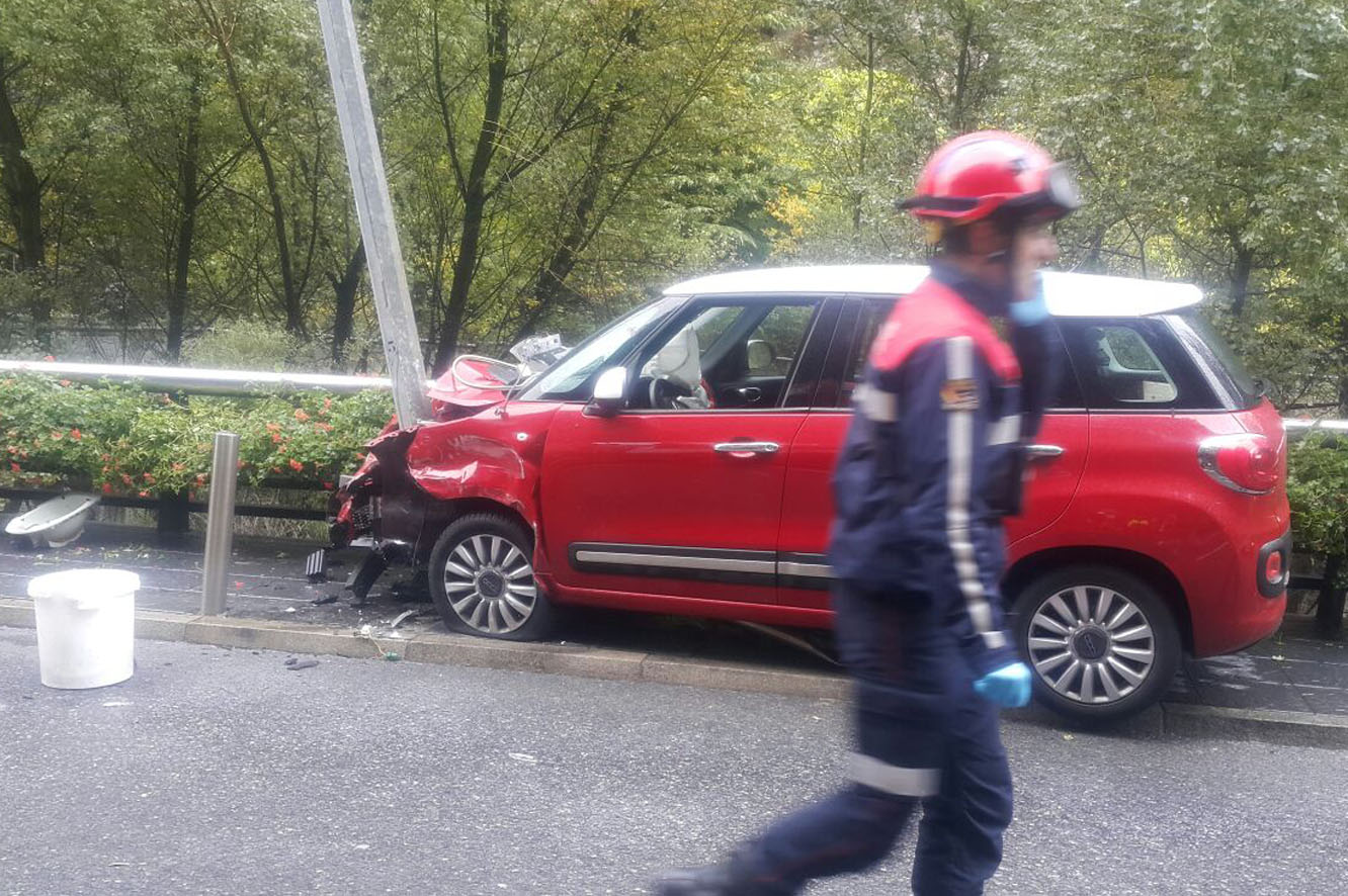 Detinguda una conductora per donar positiu després d'un accident a l'avinguda del Pont de la Tosca