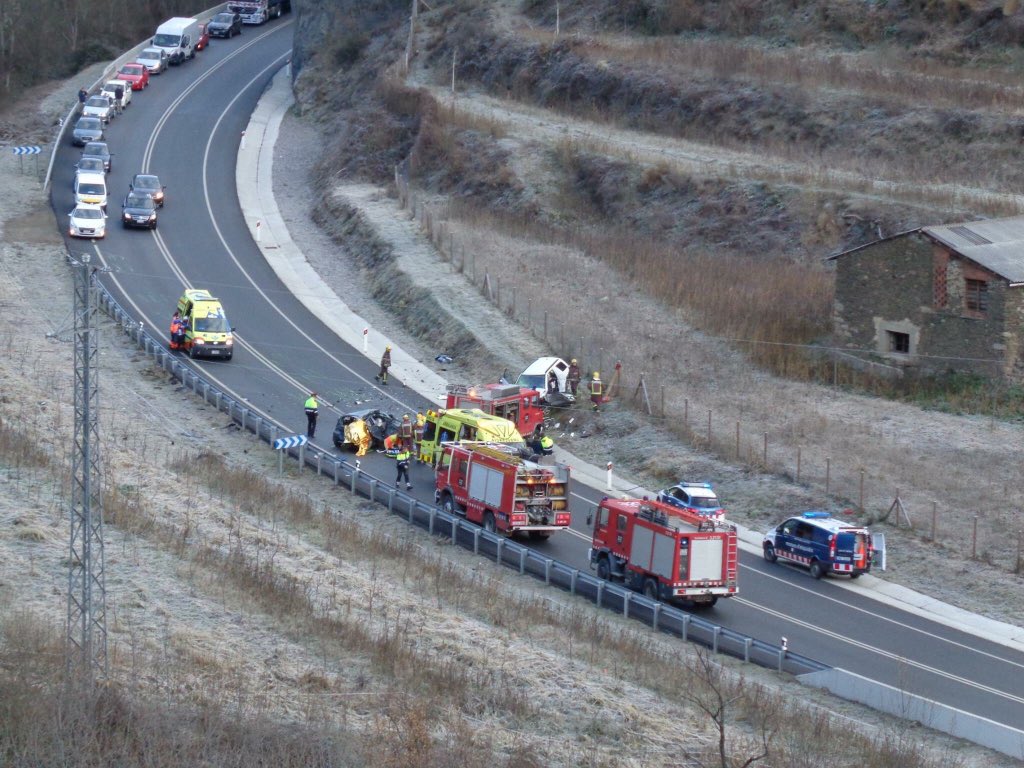 Una jove d'Andorra morta i tres ferides greus en un accident a la N-145 