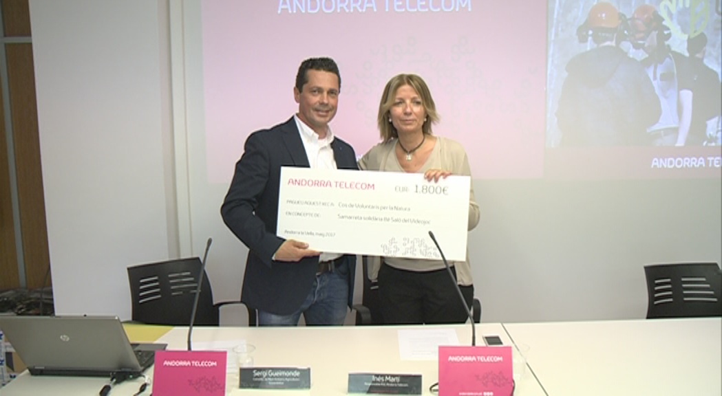 Andorra Telecom entrega al Cos de Voluntaris per la Natura els 1.800 euros recaptats al Saló del Videojoc