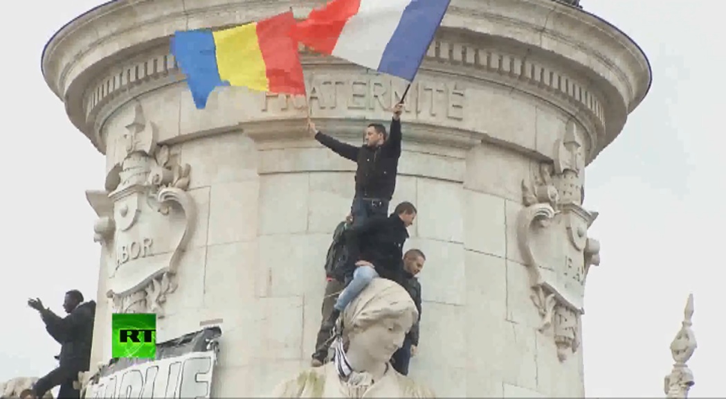 Martí viatja a París el dia següent de les manifestacions per reunir-se amb Hollande