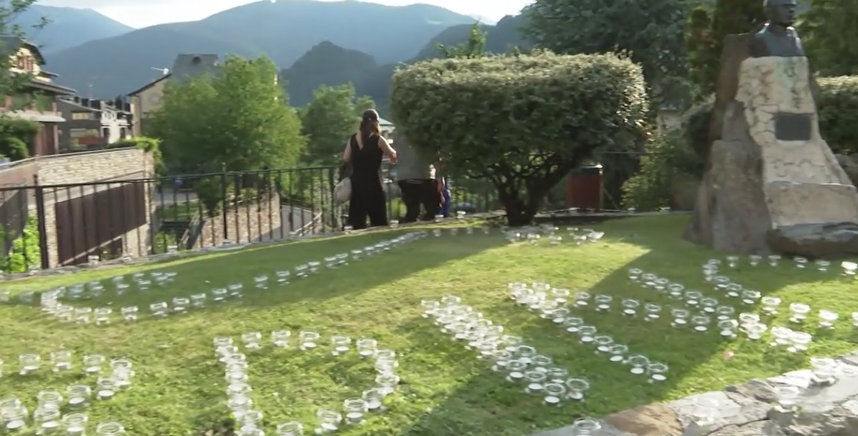 12.000 espelmes il·luminen Ordino en la quarta Nit de la Candela