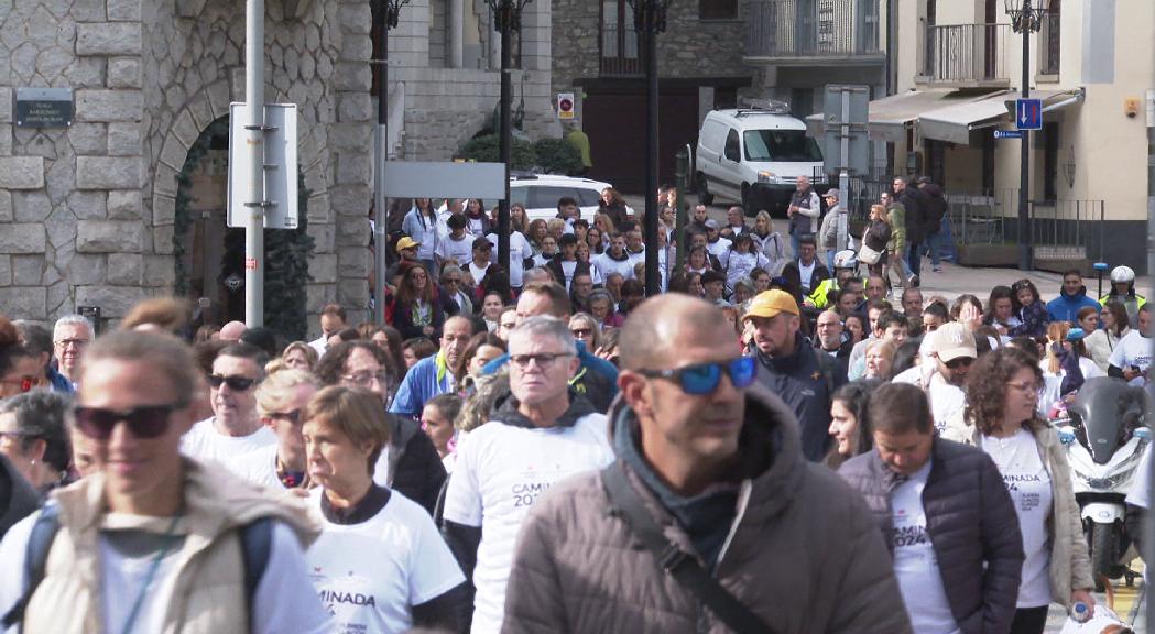 1.000 persones participen en la 11a caminada contra el càncer