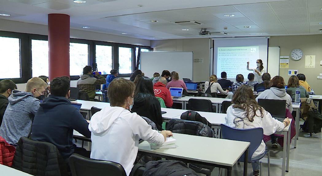 1.483 matriculats en educació superior durant el curs 2021-2022