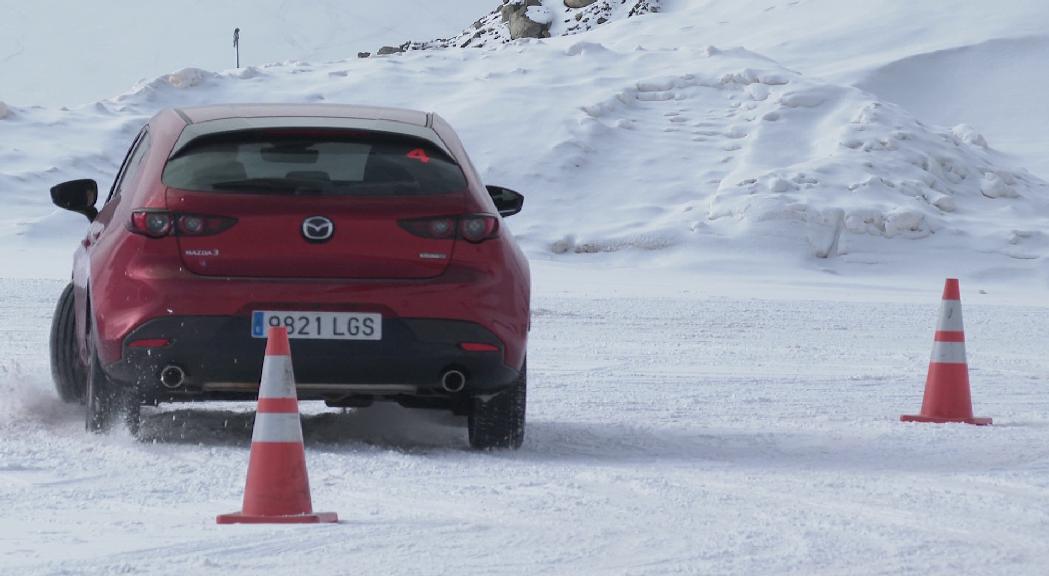 32 joves reben un curs de conducció en condicions adverses subvencionat pel comú d'Andorra la Vella