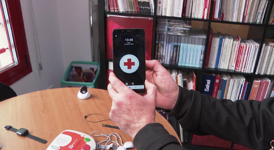 80 dispositius encetaran la teleassistència mòbil de la Creu Roja