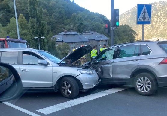 Un accident a la carretera de l'Obac provoca retencions