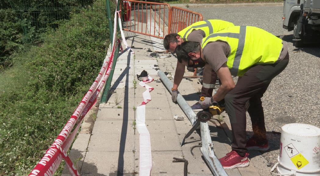 Accident d'un jove de 17 anys sense carnet de conduir després d'agafar el cotxe del pare