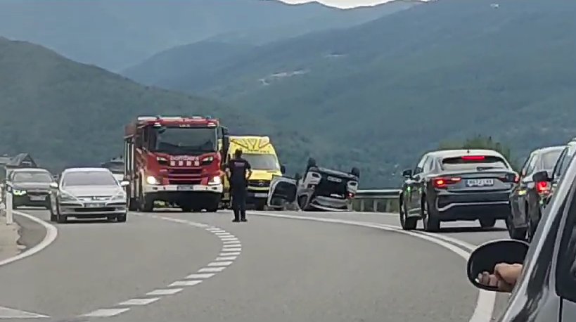 Accident amb dos vehicles implicats a l'entrada de la Seu d'Urgell
