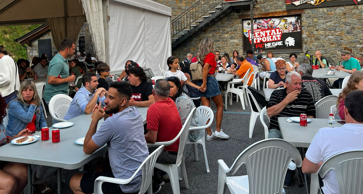 La festa major de Soldeu s'acomiada amb la botifarrada popular