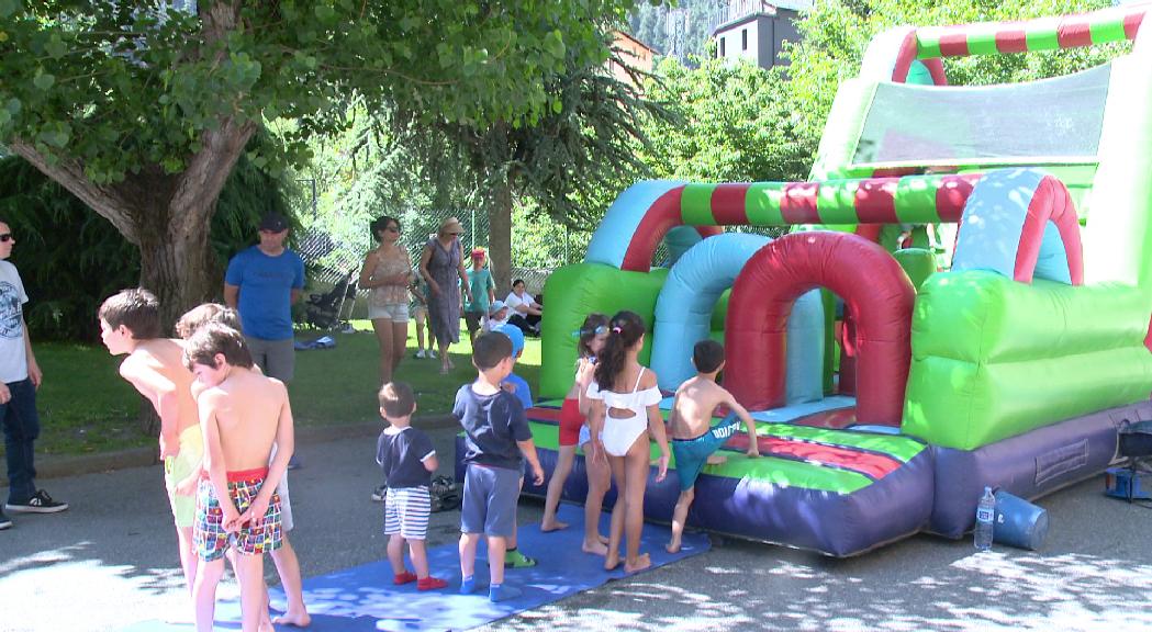 Les activitats d'aigua a Encamp amaneixen el Crash Car