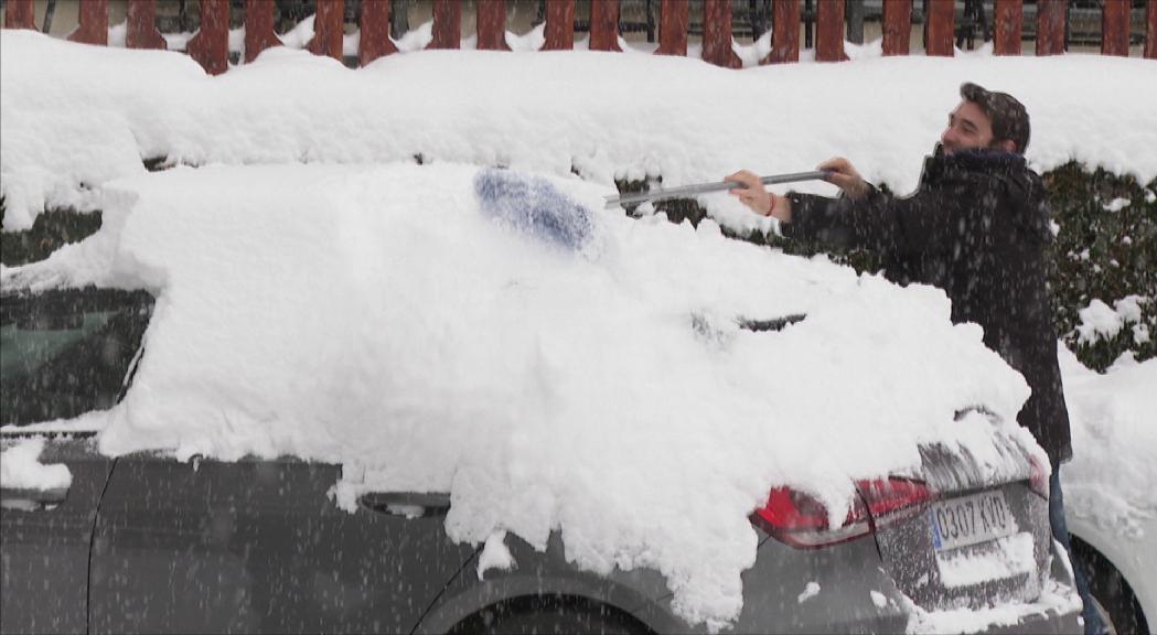 Pocs problemes a la xarxa viaria tot i la neu i conformisme entre els amants de l'esquí