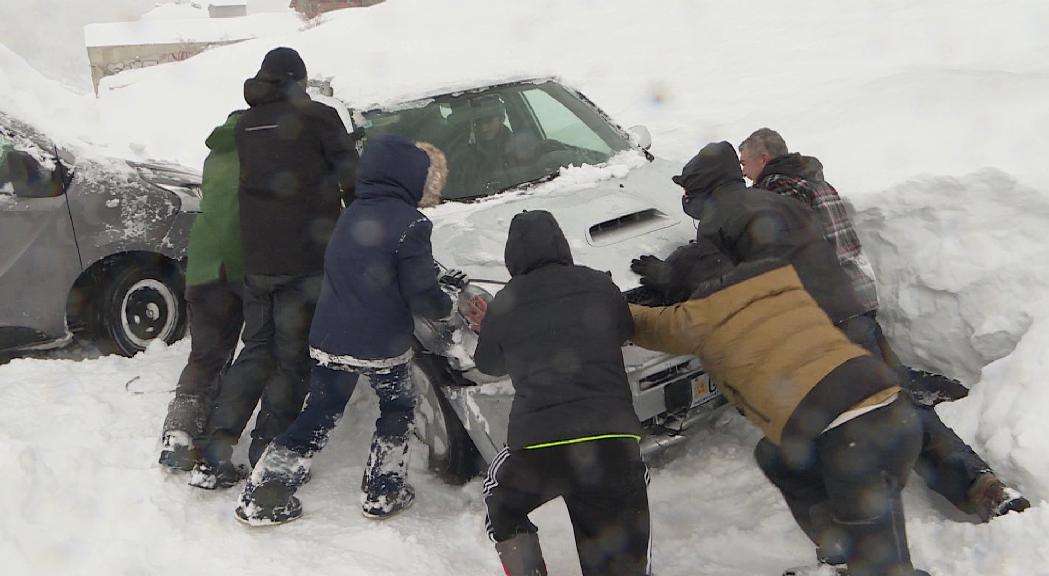 Complicacions a les carreteres en un inici de temporada amb els gruixos de neu més importants dels darrers 13 anys